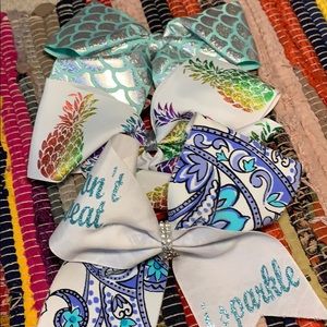 I’m selling a 3 pack cheer bow set
